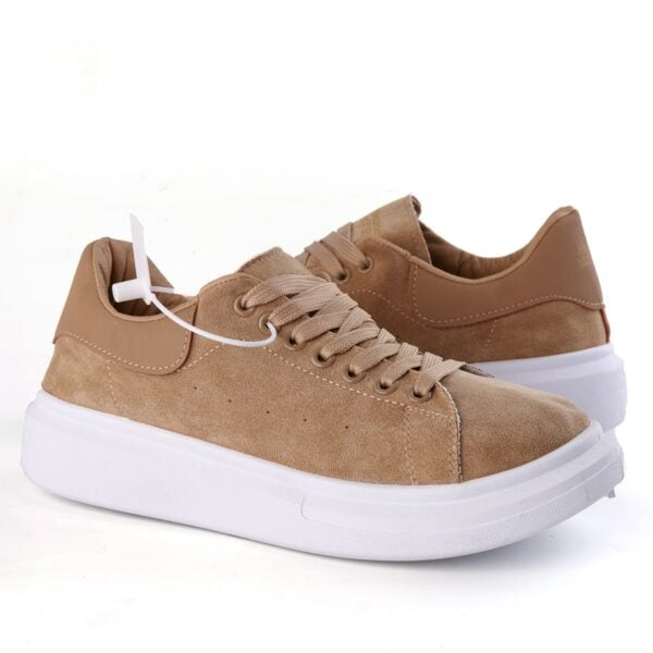 كوتش اسكندا هافان باللون الأبيض: الأناقة والراحة في حذاء رياضي عصري