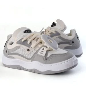 LovE 1 كوتش LovE ابيض * رصاصي : الأناقة والراحة في حذاء رياضي عصري