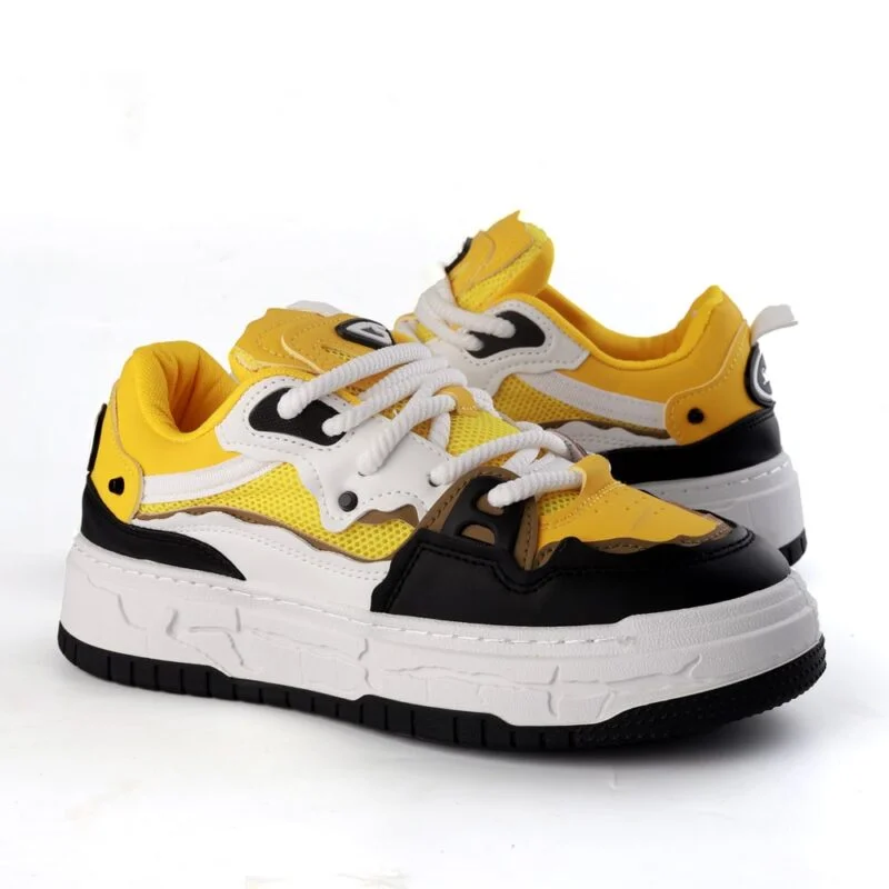 كوتش رجالي مستورد ابيض * اصفر : الأناقة والراحة في حذاء يومي متطور