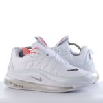 كوتش فيتنامي ابيض : النقاء والأناقة في حذاء رياضي عصري