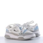 اوجي ابيض * بيج : الأناقة والراحة في حذاء رياضي عصري