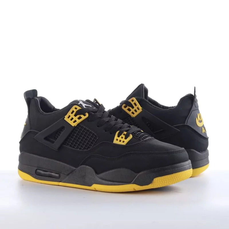 جوردن 4 اسود *اصفر : تصميم جريء لأداء استثنائي"