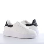 اسكندر ابيض*اسود: الحذاء المثالي لإطلالة عصرية ومريحة