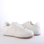 "إيرفورس أبيض*جملي: الجمع بين الأناقة والعملية في حذاء واحد"