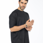 ⁦عرض 4 قطع ( 2 بنطلون جينز + 2 تيشيرت اوفر سايز )⁩ - الصورة ⁦2⁩